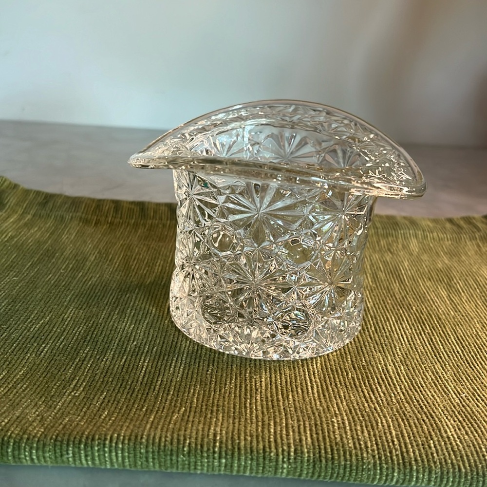 Fenton daisy & buttons top hat 3.25” pressed glass vase